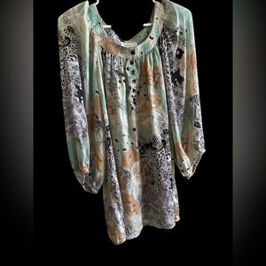 Dressbarn Womens Size Medium Floral Sheer Blouse 3/4 Sleeve
Polyesters SZ 2X